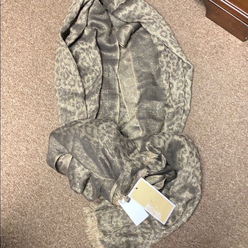 Michael Kors gold scarf PM6 PM7